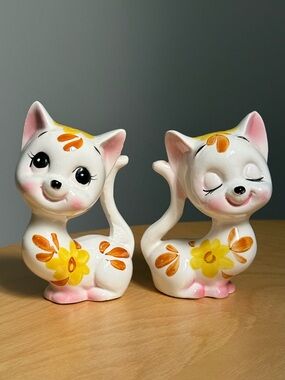 Set of Giftcraft c1970s Japan Salt and Pepper Shakers Floral Eyelash Cat Kitties